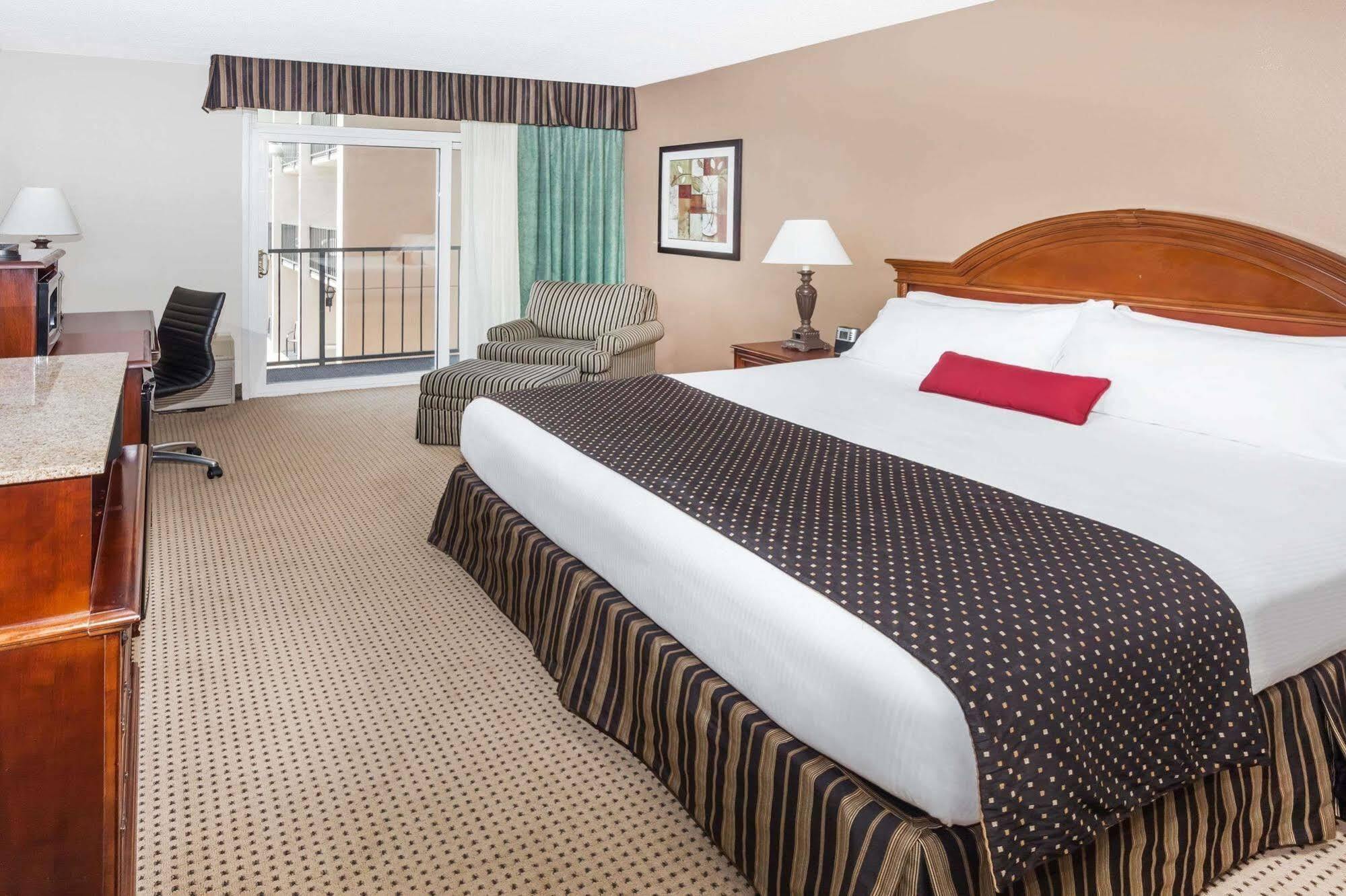 Wyndham Garden Warsaw Hotel Bagian luar foto